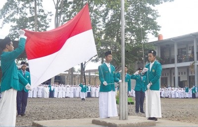 lpi al azhaar ikut memperingati hut ri